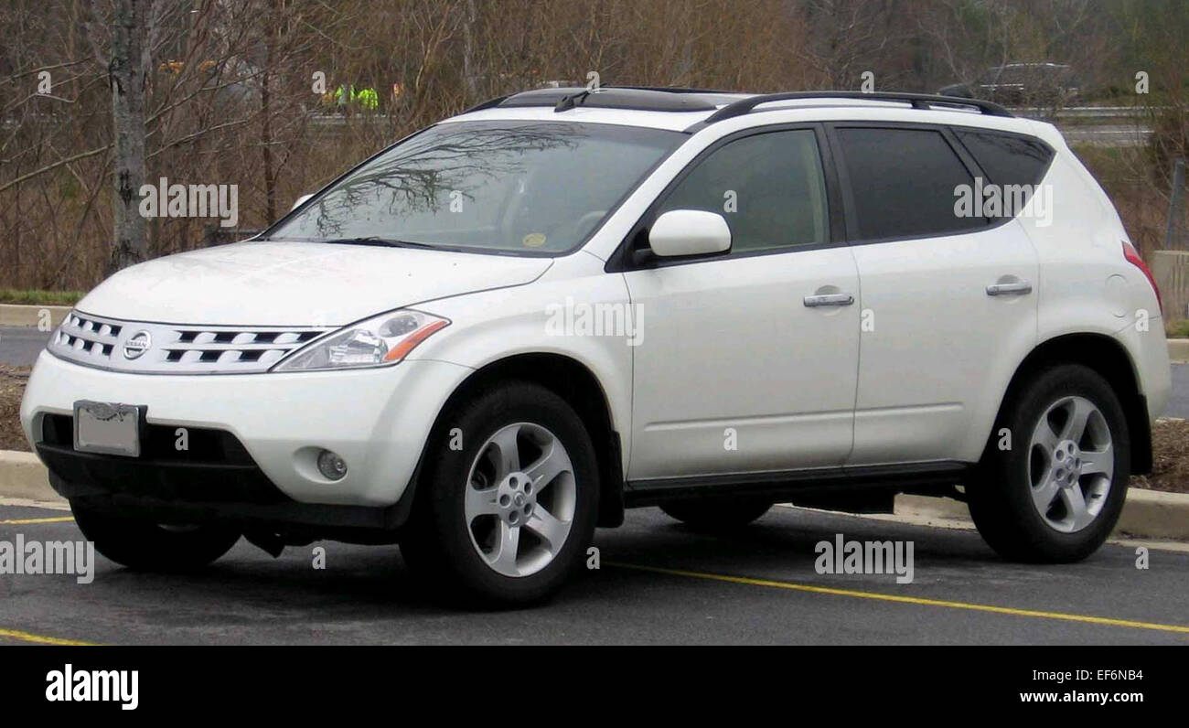 Der 2002 eingeführte Nissan Murano ist ein mittelgroßer Crossover-SUV mit 3,5 l V6-Motor, Allradantrieb und fünf Sitzplätzen. Stockfoto