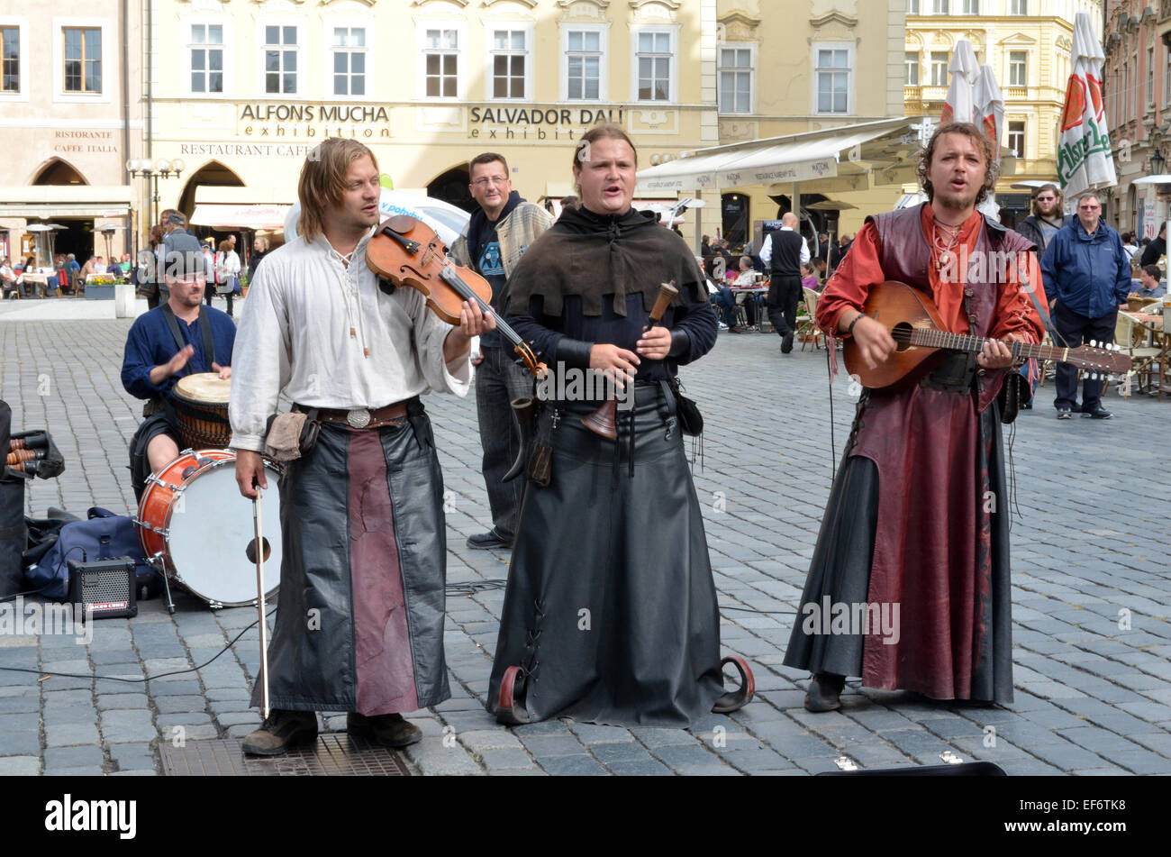 Musik von der Gruppe böhmischer Barden ist frei von der Musik des Mittelalters vom 13. bis 15. Jahrhundert inspiriert. Stockfoto