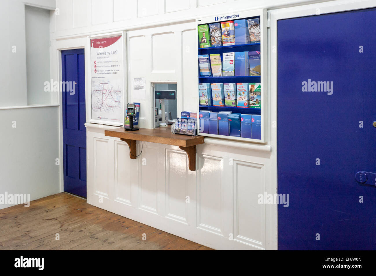 Kasse bei einem halb ländlichen Bahnhof, Mortimer, Berkshire, England, GB, UK. Stockfoto