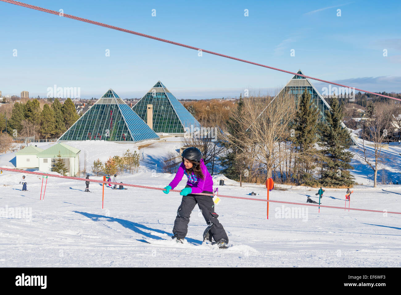 Das Abschleppseil am Edmonton-Ski-Club-Hügel im Park Gallagher, Edmonton, Alberta, Kanada Stockfoto