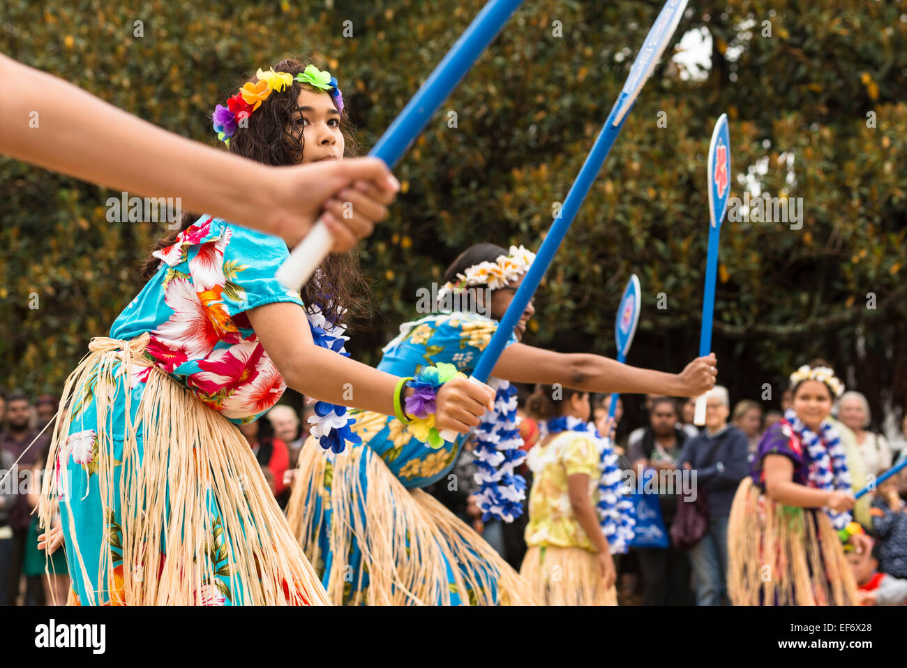 Städtischen Zendath Kes basiert ein Sydney Torres-Strait-Insulaner Tanzgruppe im Regen, Yabun Festival Australia Day 2015 durchführen. Stockfoto