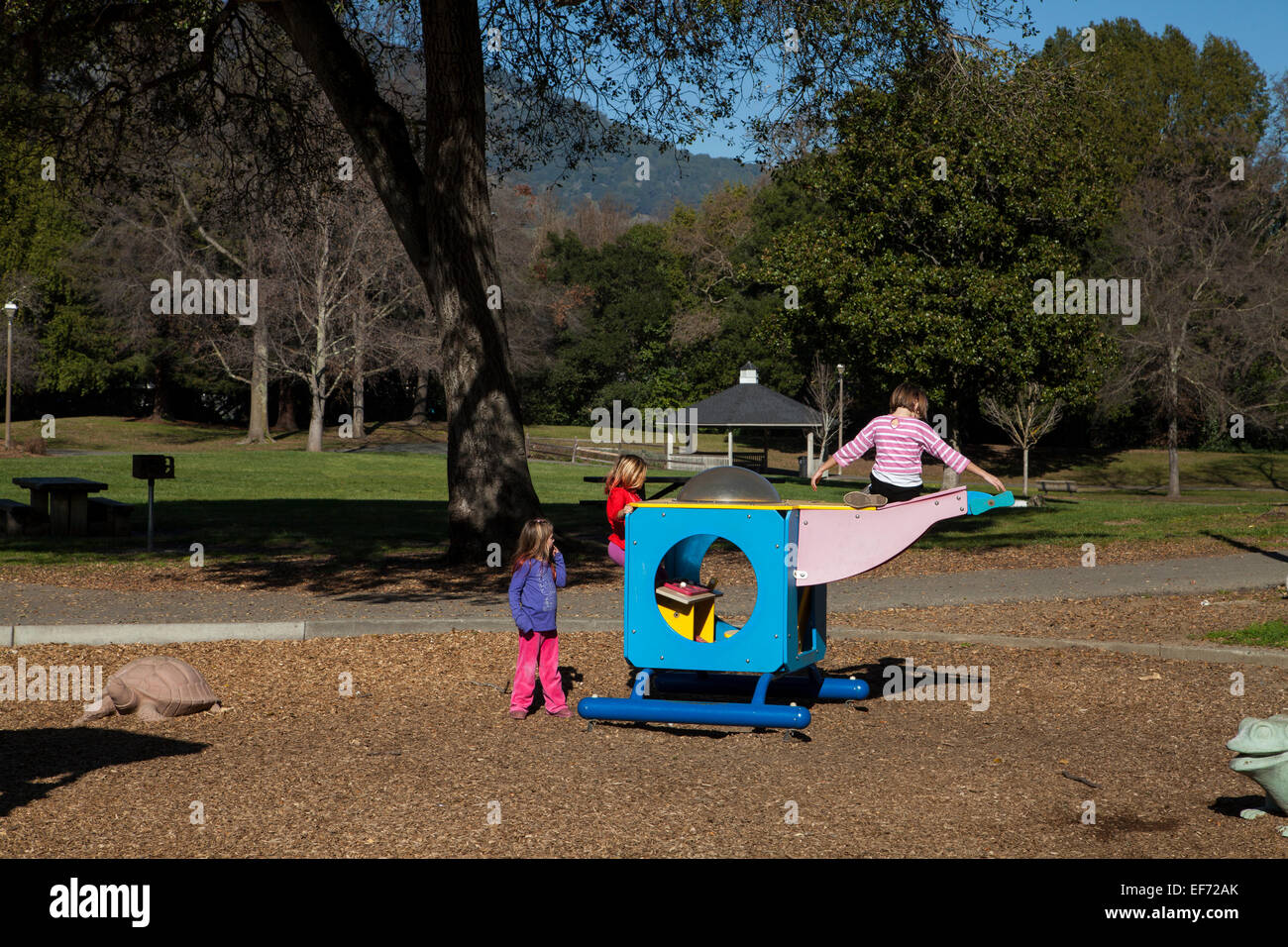 Kinder spielen im Pionierpark, Novato, Kalifornien, USA Stockfoto