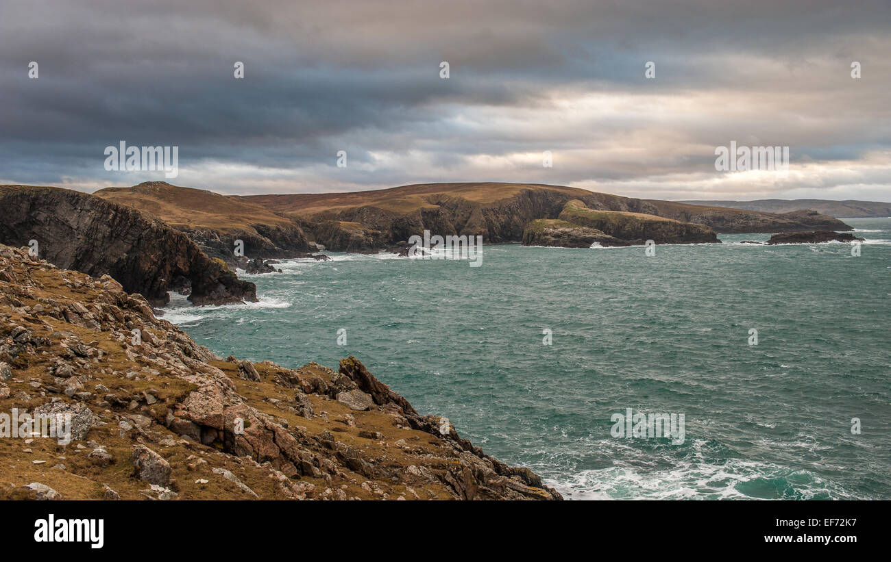 Robuste schottische Küste im winter Stockfoto
