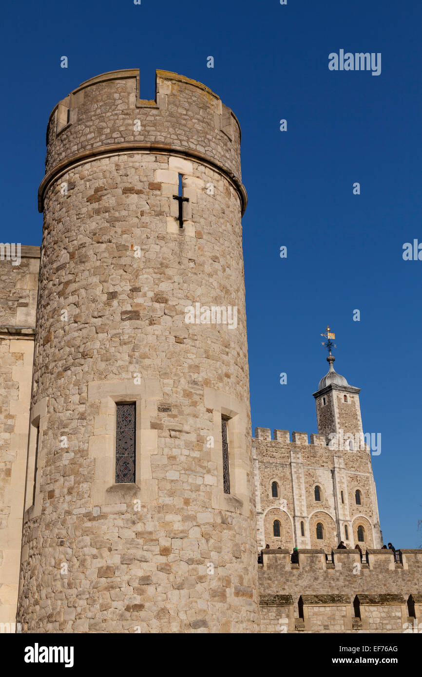 Nahaufnahme von einem der Türme der Tower of London eine der Londoner Top-Attraktionen Stockfoto