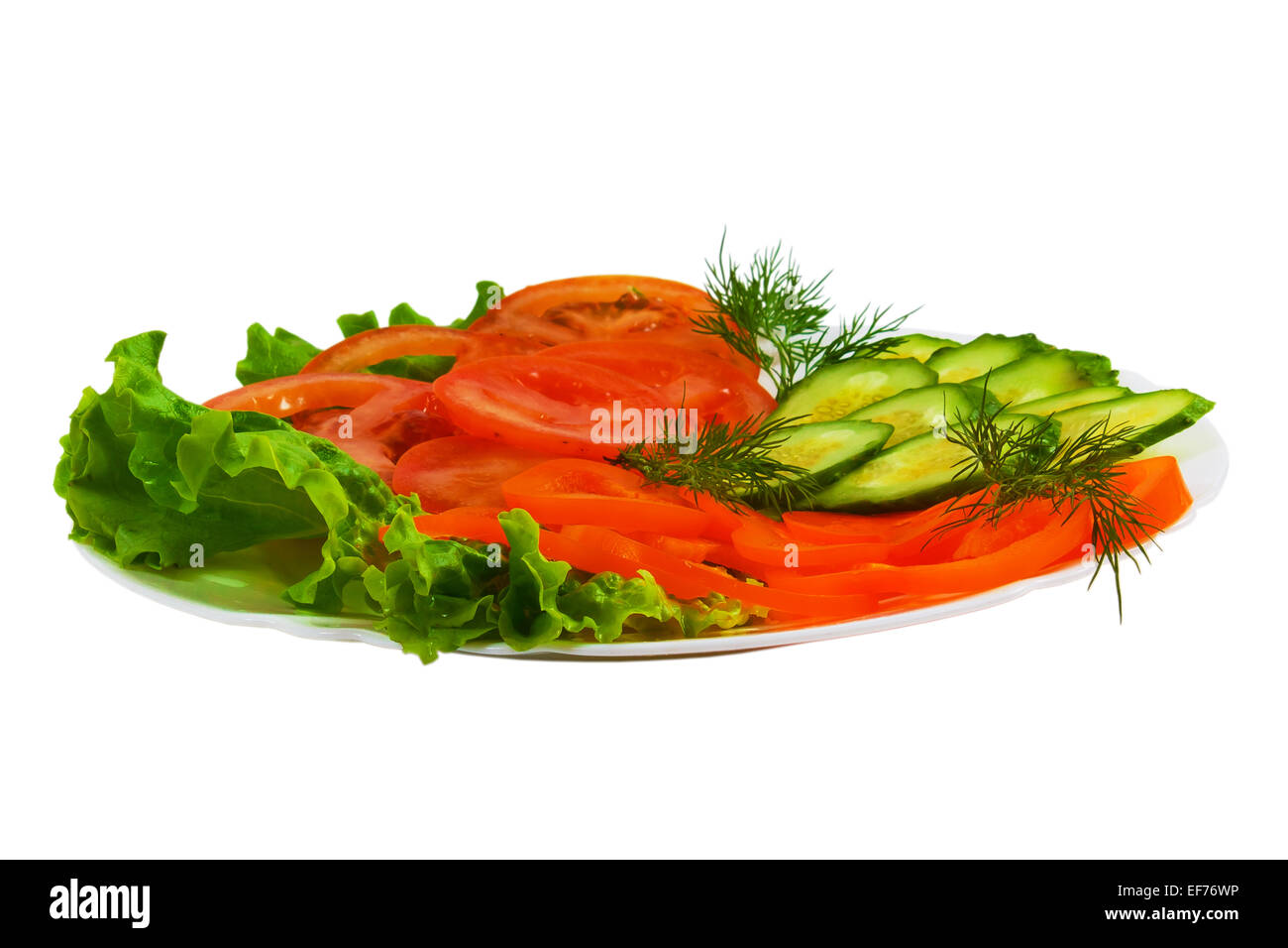 Gurken-Tomaten in Scheiben geschnitten schmackhafte Salatteller isoliert auf weiß ba Stockfoto