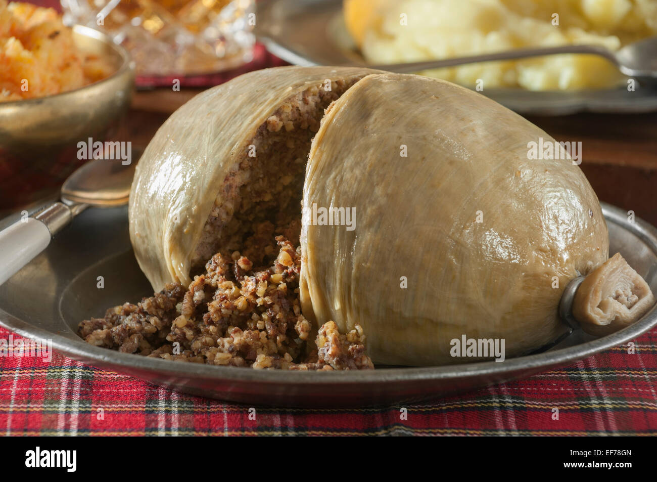 Haggis, Neeps und Tatties. Schottland-Essen Stockfoto ...