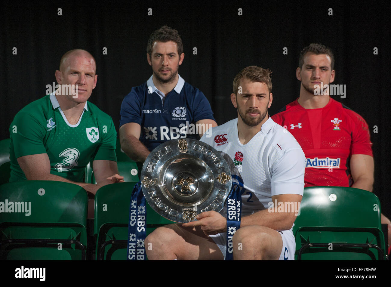 Hurlingham Club, W. London, UK. 28. Januar 2015. Home Nations team Kapitäne Greig Laidlaw, Chris Robshaw, Paul O'Connell und Sam Warburton mit der Triple Crown. Bildnachweis: Malcolm Park Leitartikel/Alamy Live-Nachrichten Stockfoto