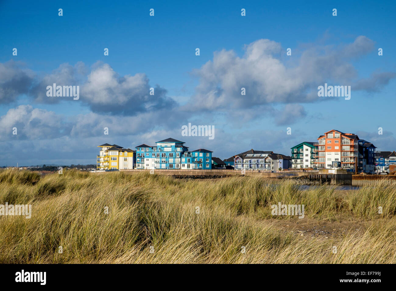 Moderne Appartements an der Marina in Exmouth Devon Viwed von Dawlish Warren Stockfoto