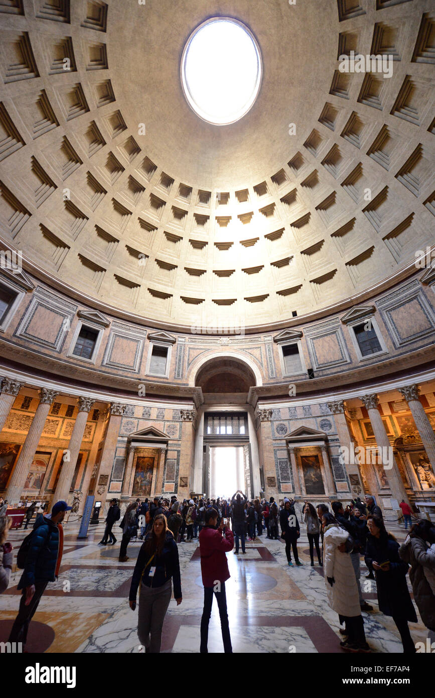 Im Inneren der Pantheon Rom Italien Stockfoto