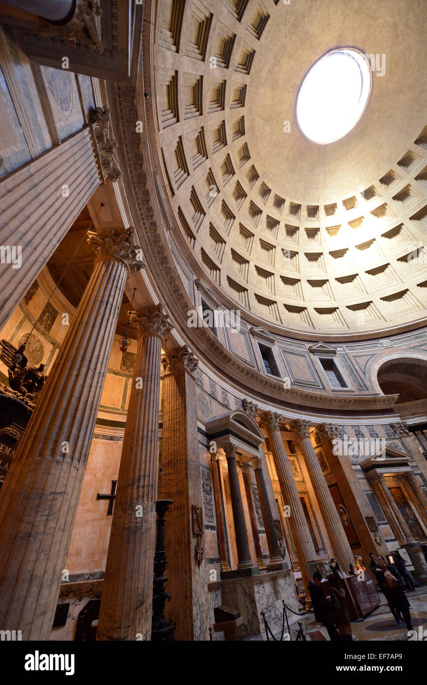 Im Inneren der Pantheon Rom Italien Stockfoto