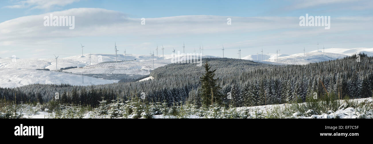 Clyde Windpark im Winterschnee. Scottish Borders. Schottland. Panorama Stockfoto