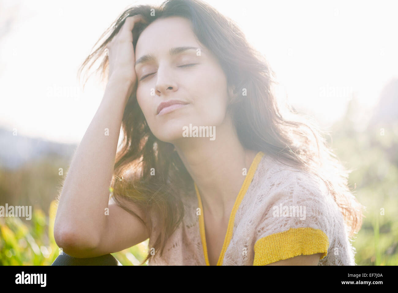 Schöne Frau Tagträumen Stockfoto
