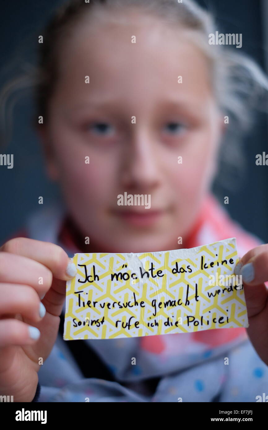 Kind gegen Tierversuche Stockfoto