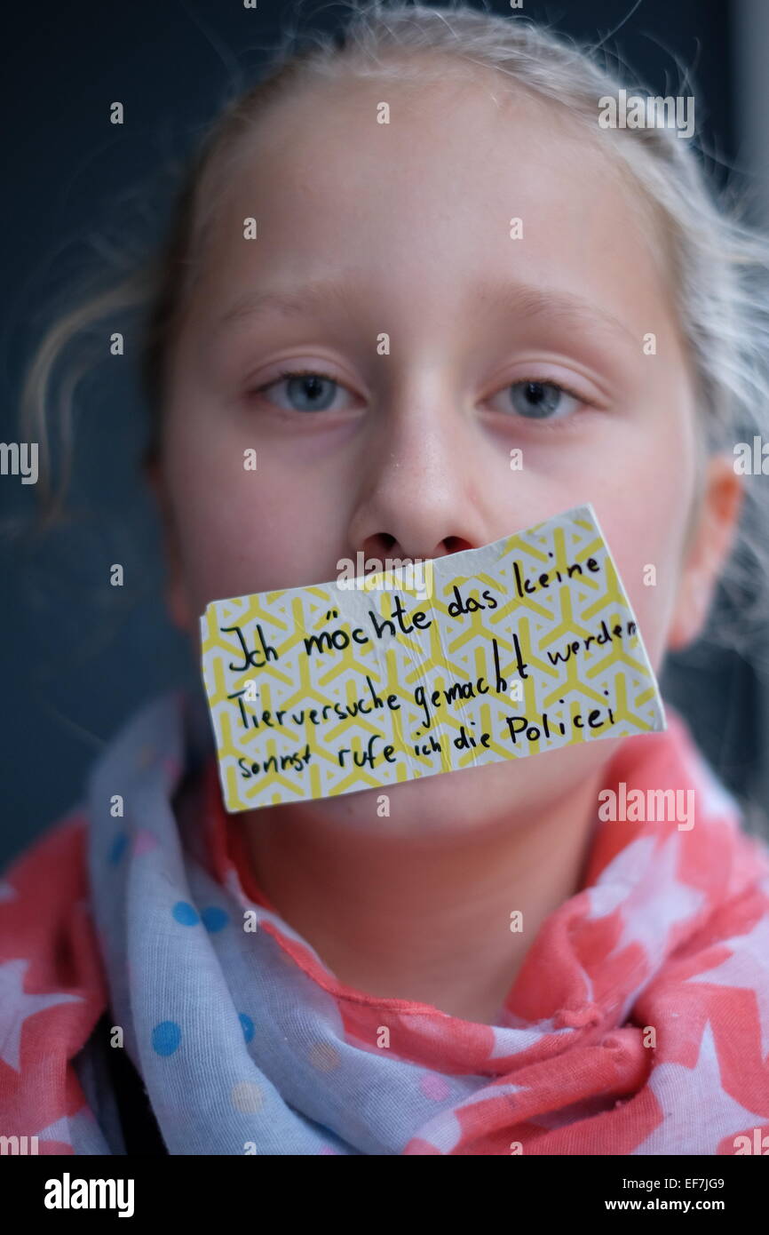 Kind gegen Tierversuche Stockfoto