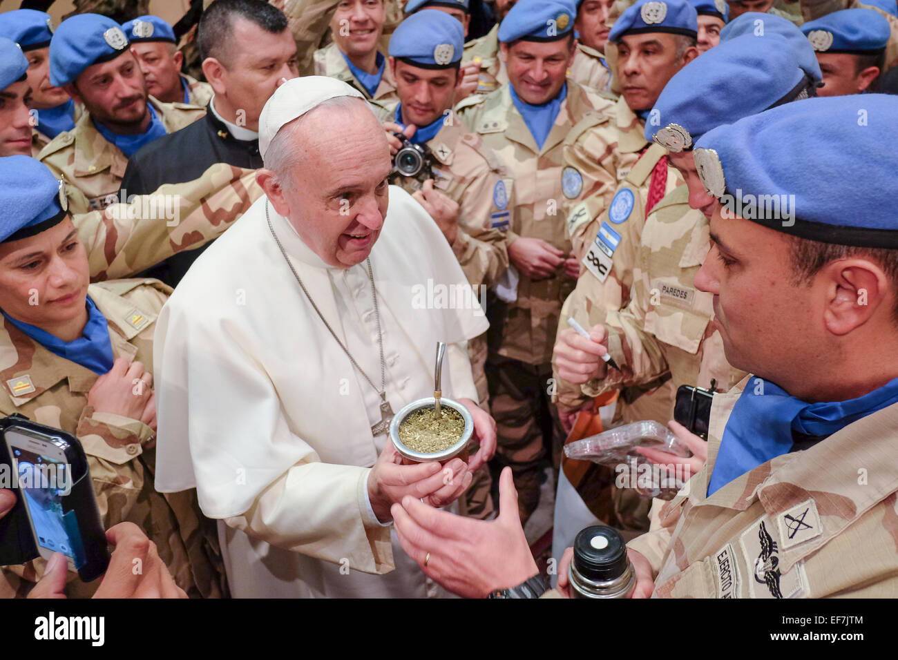 Vatikan-Stadt. 28. Januar 2015. Papst Francis, Generalaudienz in Nervi Halle, 28. Januar 2015 - der Papst trifft argentinischen Militärabteilung der Vereinten Nationen Credit: wirklich Easy Star/Alamy Live News Stockfoto