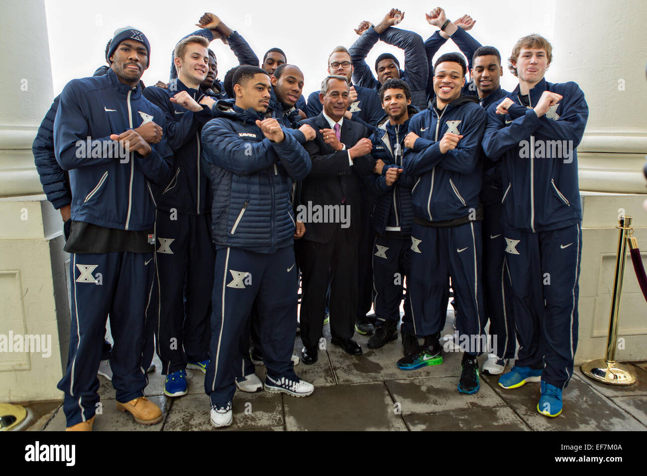 US Sprecher des Hauses John Boehner begrüßt die Xavier Herren-Basketball-Team des US-Kapitols 27. Januar 2015 in Washington, DC. Boehner erwarb seinen Bachelor-Abschluss in Wirtschaftswissenschaften an der Xavier University in Cincinnati, Ohio, im Jahre 1977 gelegen. Stockfoto