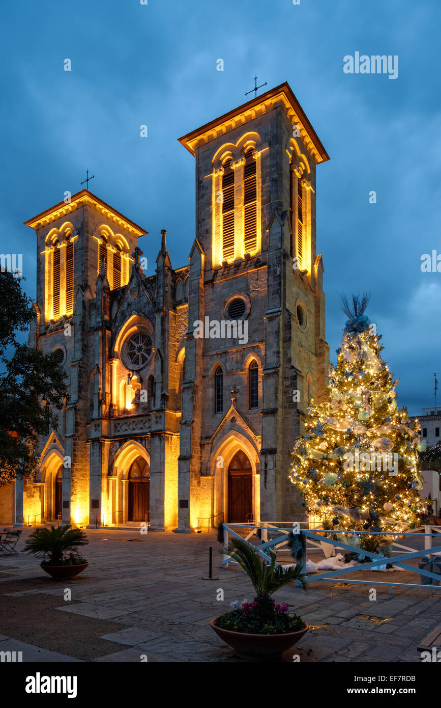 Kathedrale von San Fernando und Christmas Tree Main Plaza - San Antonio, Texas Stockfoto