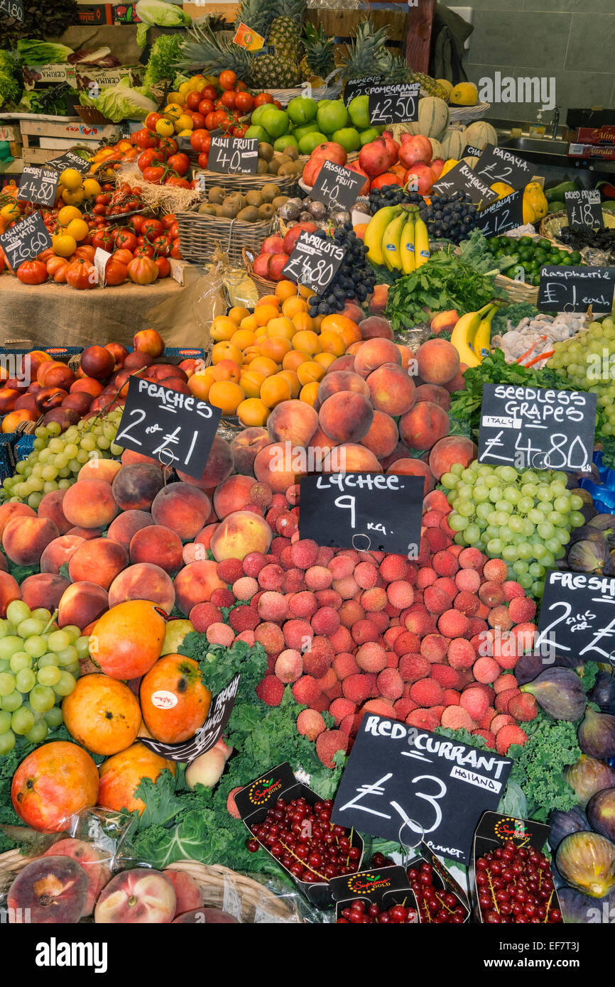 Bezirk Markt, Obst, Delikatessen, London Vereinigtes Königreich, Stockfoto