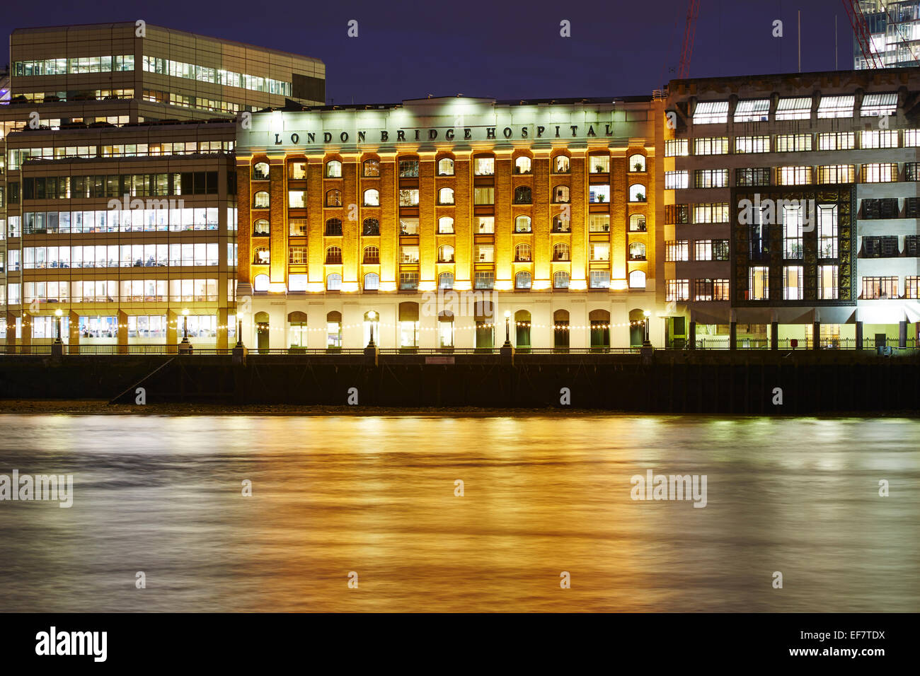 London Bridge Hospital in der Nacht. Stockfoto