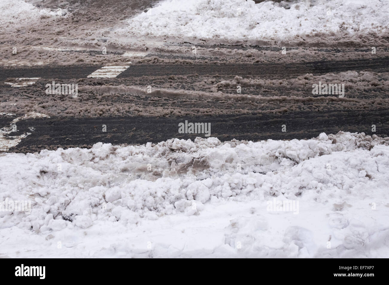 Schnee auf einer Straße in New York City, USA Stockfoto