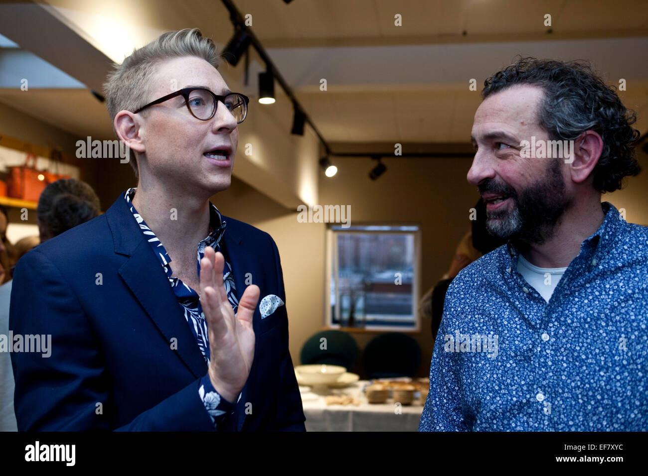 Kopenhagen, Dänemark. 28. Januar 2015. Emil Thorup (Foto links), dänische TV-Moderatorin, und Christian Grau (Foto, rechts), Lifestyle-Experte, trifft auf die Hilfiger Kollektion Herbst/Winter 2015 exklusive Preview-im Zusammenhang mit Kopenhagen Fashion Woche FS15 Credit Veranstaltung: OJPHOTOS/Alamy Live News Stockfoto