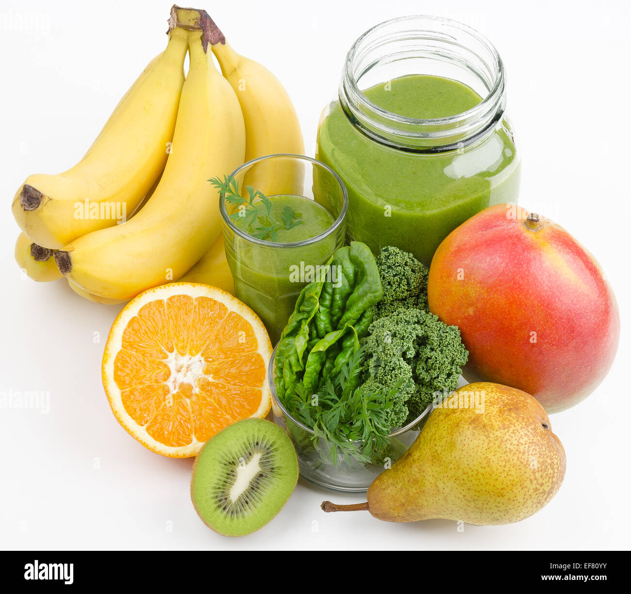 Grüner Smoothie mit Früchten und grünen Stockfoto
