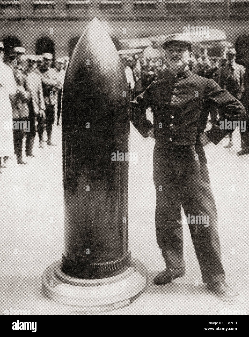 Eine deutsche Belagerung-Haubitze-Projektil, ohne zu explodieren an Verdun, Frankreich im ersten Weltkrieg fiel. Stockfoto