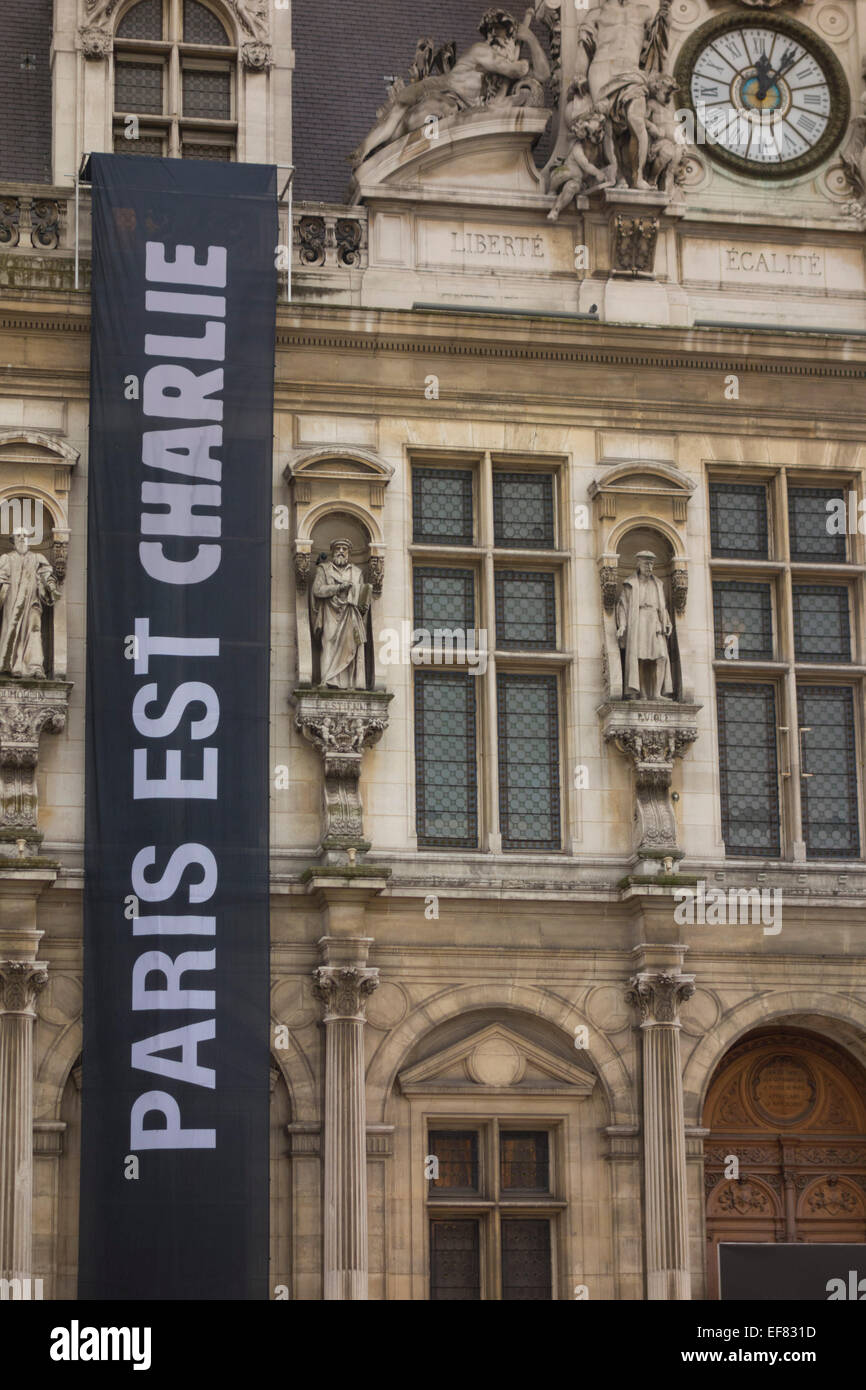 Paris, Parvis de l ' Hotel de Ville Ort, Solidarität Banner an Charlie Hebdo Zeitung nach 7. Januar 2015 Terroranschlag Stockfoto