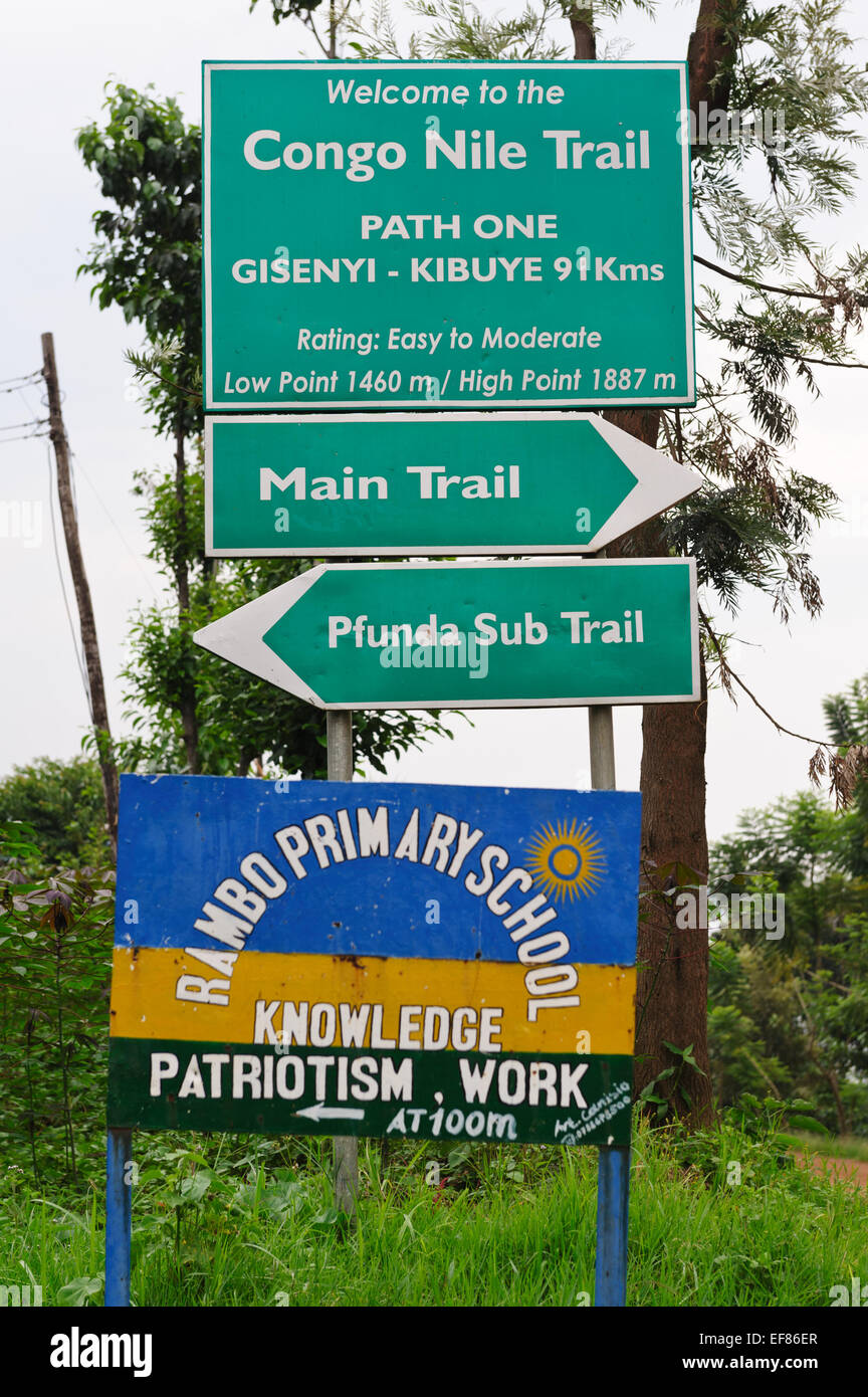 Schilde, die die Richtung der Kongo-Nil-Strecke und einer Grundschule. Kivu-See, Ruanda. Stockfoto