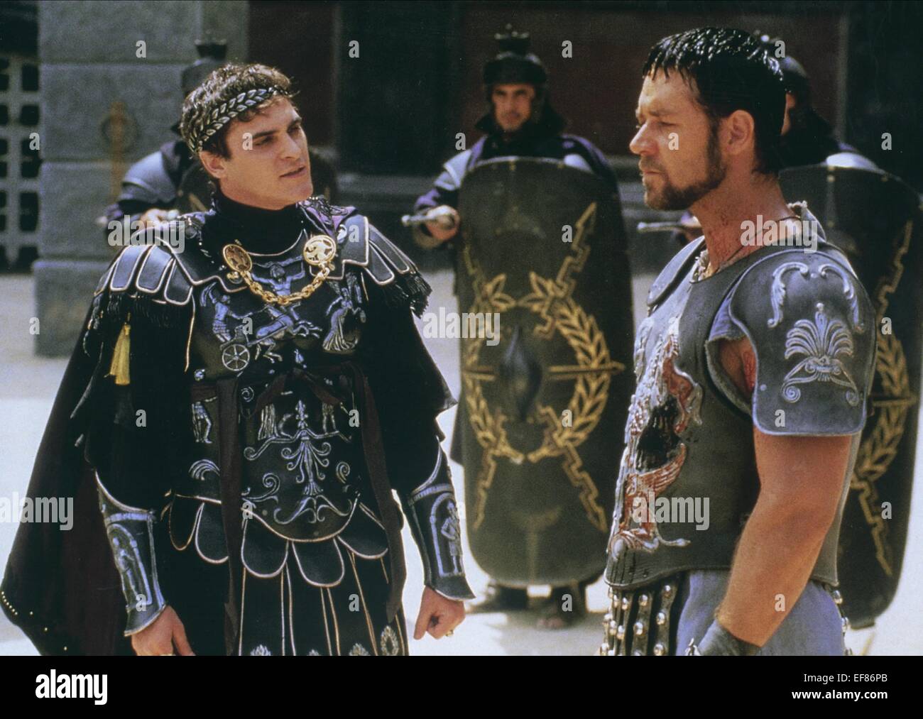 JOAQUIN PHOENIX & RUSSELL CROWE GLADIATOR (2000 Stockfoto ...