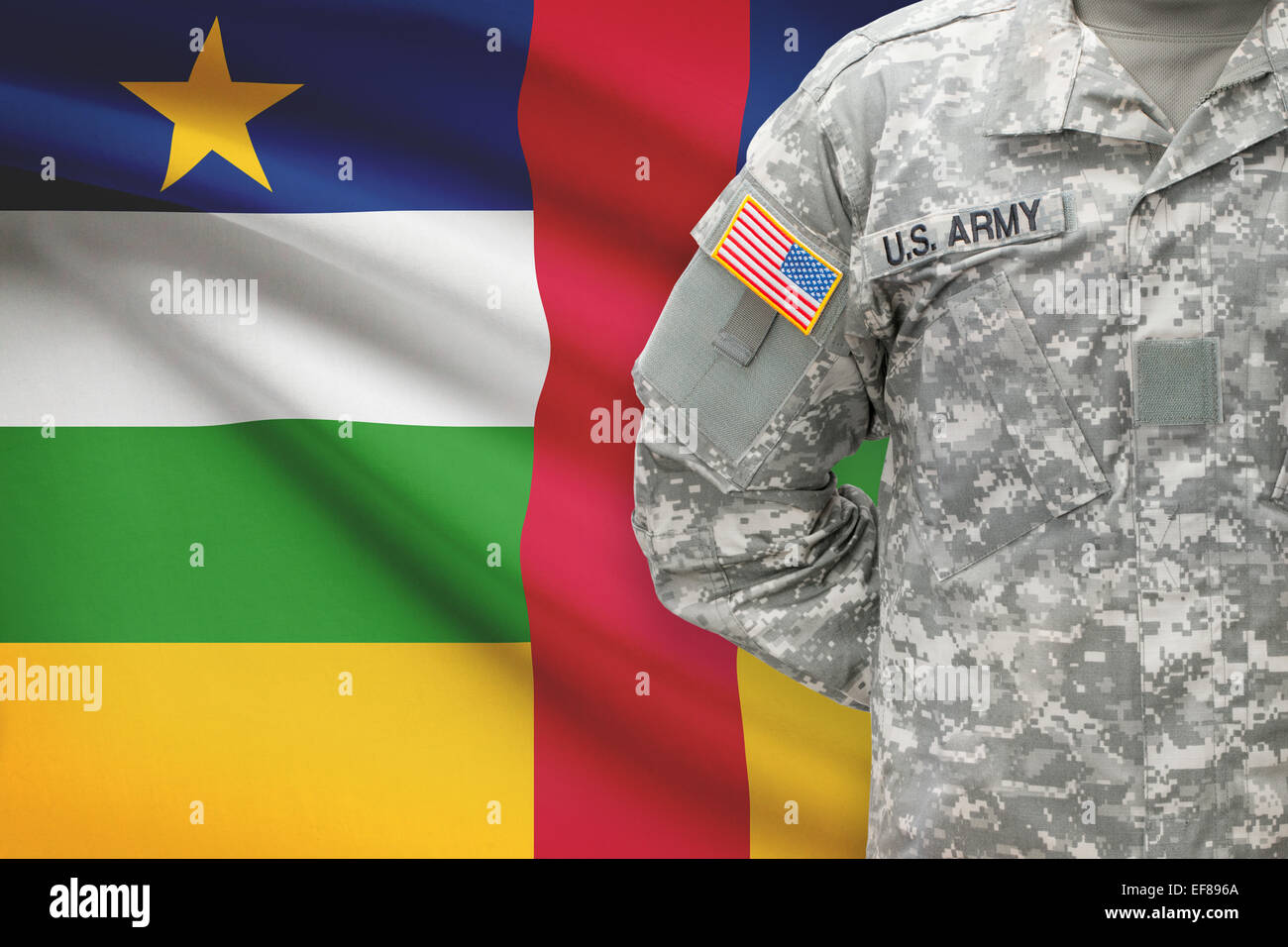 US-Soldat mit Flagge auf Hintergrund - Zentralafrikanische Republik Stockfoto