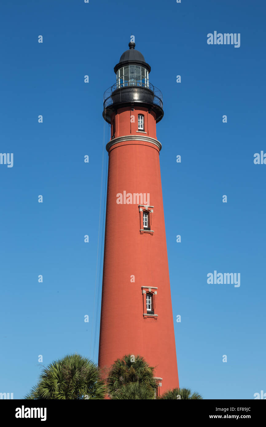 Ponce de Leon Inlet Leuchtturm befindet sich auf Ponce Inlet in der Nähe von Daytona Beach, Florida Stockfoto