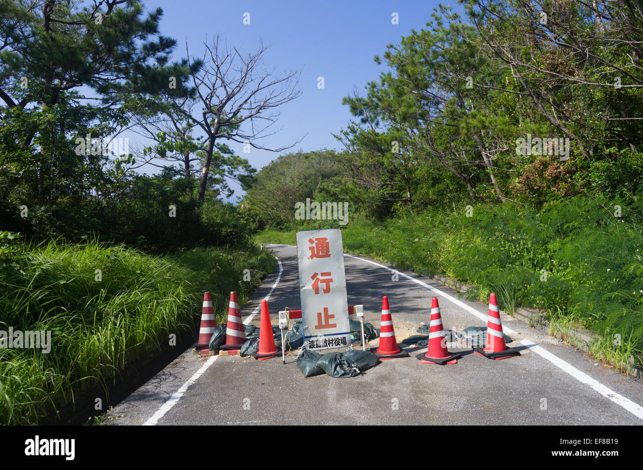 Straßensperrung auf Tokashiki Island, Okinawa, Japan Stockfoto