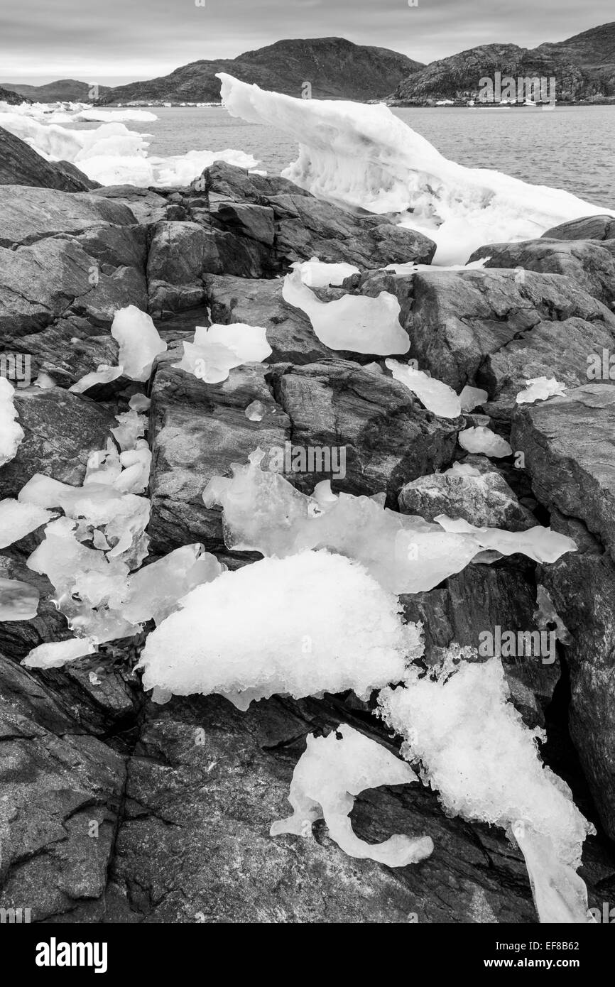 Kanada, Nunavut, Gebiet, Bereich der schmelzende Eisberge stranden an den niedrigen Gezeiten entlang Frozen-Straße im nördlichen Hudson Bay in der Nähe von Arcti Stockfoto