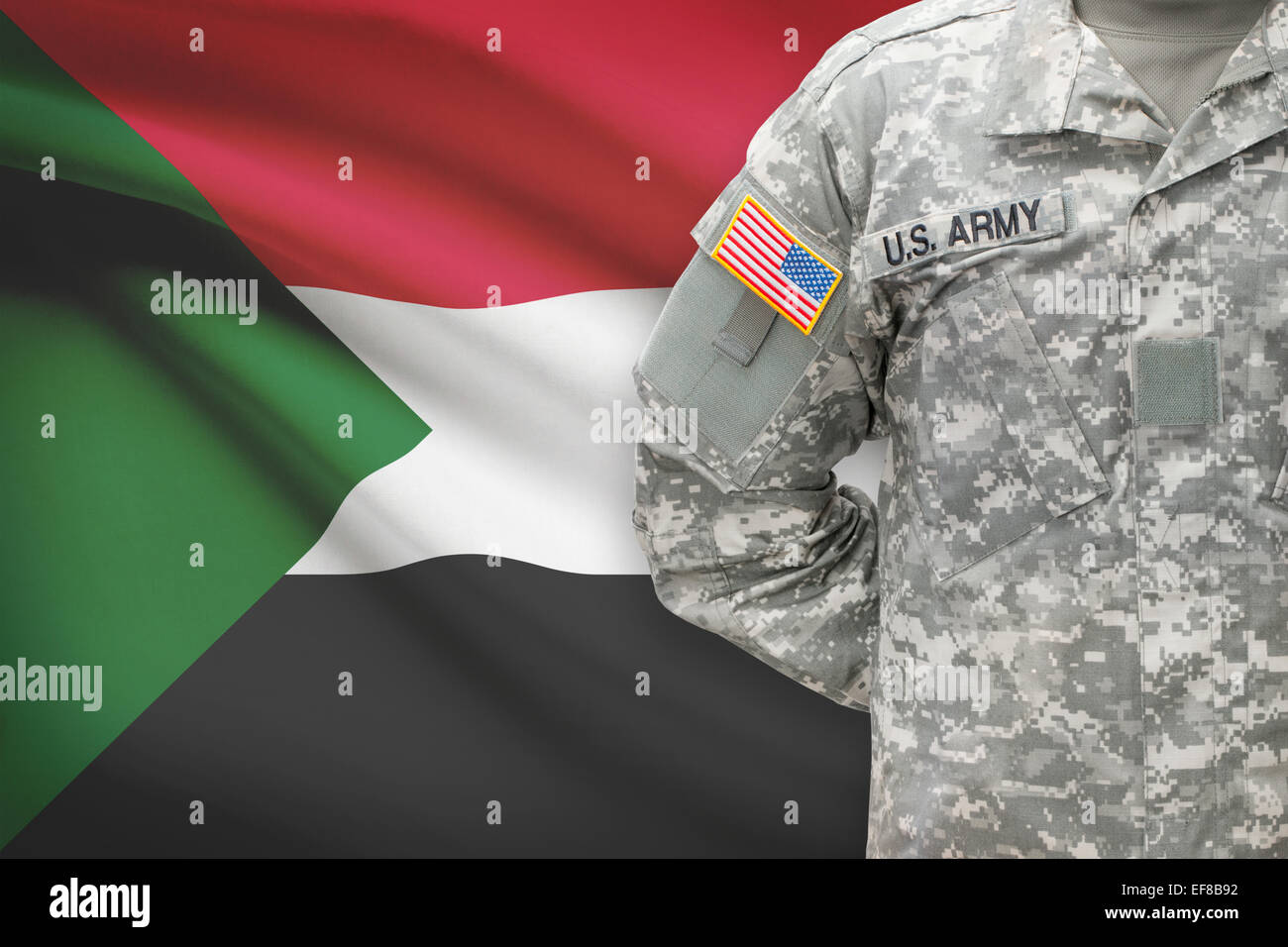 US-Soldat mit Flagge auf Hintergrund - Sudan Stockfoto