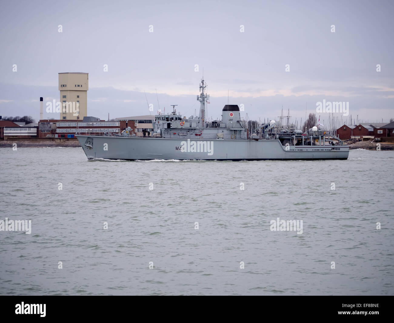 Jagd-Klasse Mine Gegenmaßnahmen Schiff der Royal Navy HMS Quorn verlässt Portsmouth Harbour. Stockfoto