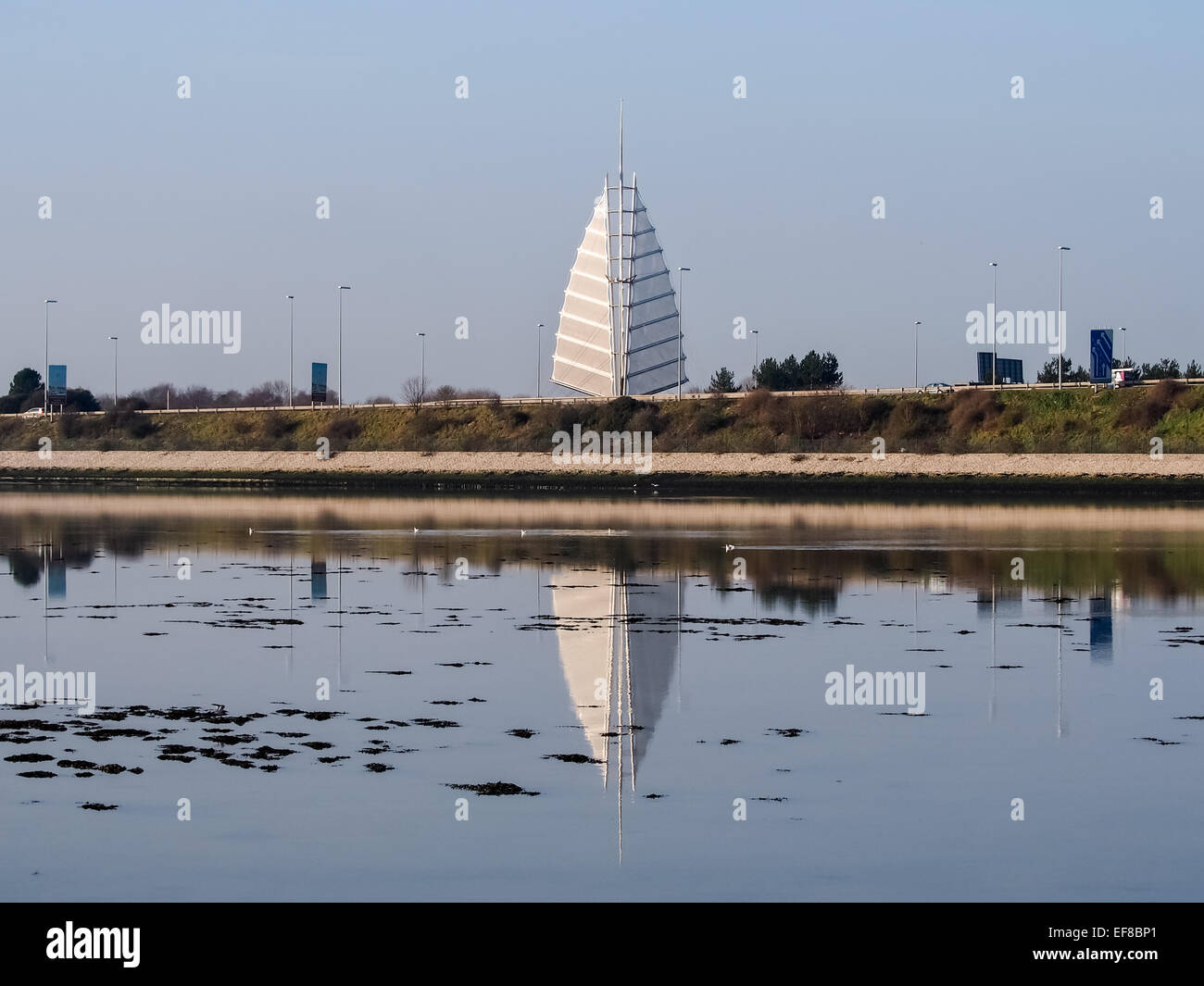 Die Segel der Süd-Struktur auf der Autobahn M275 am Eingang zu der Stadt von Portsmouth, England Stockfoto