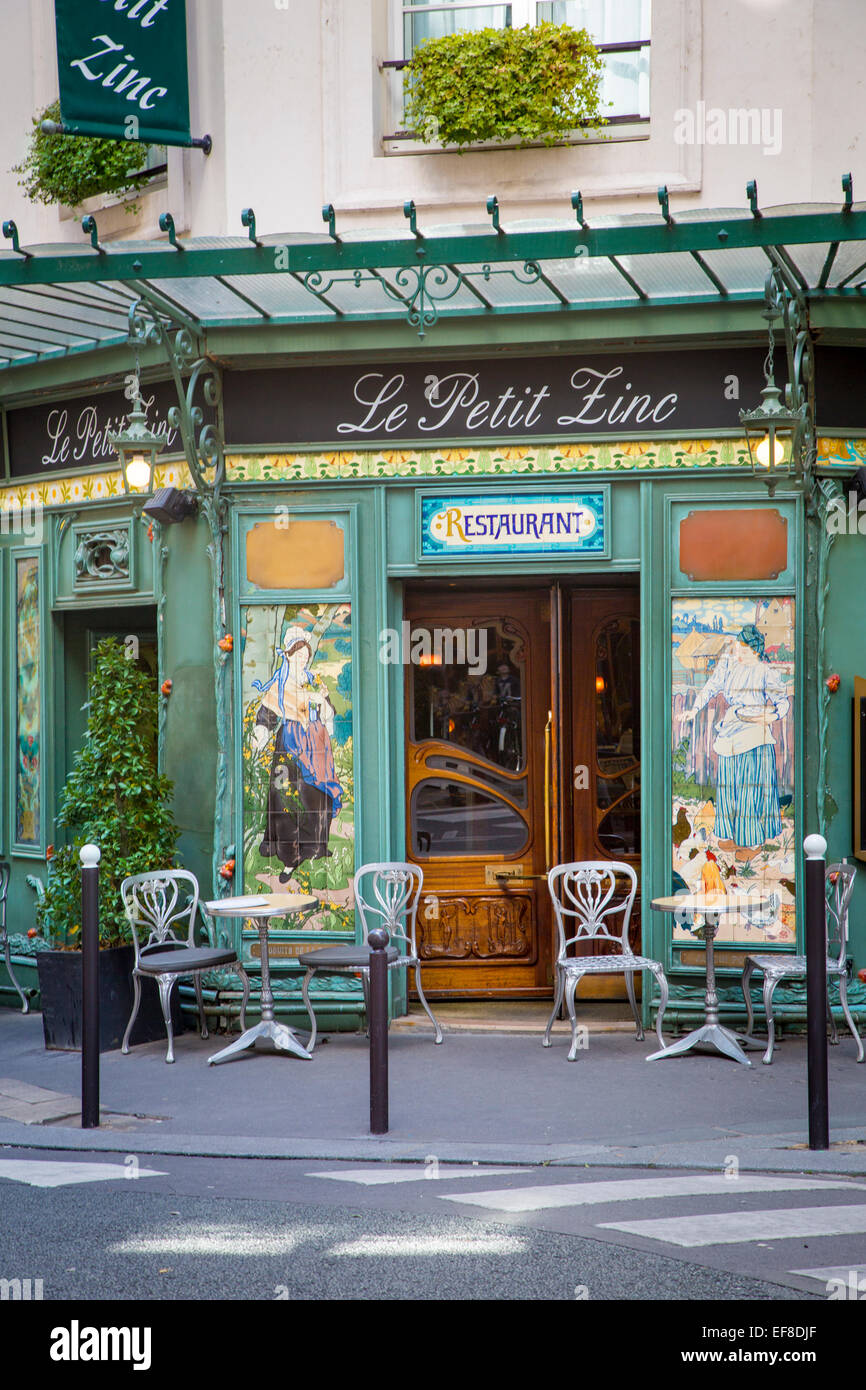 Das Restaurant Le Petit Zinc entlang der Rue des Saints-Pères, Saint-Germain-des-Prés, Paris Frankreich Stockfoto