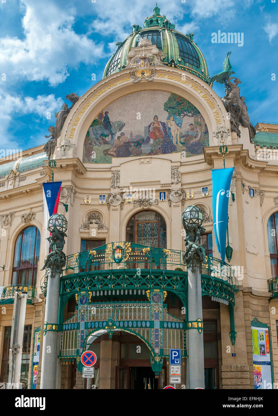 Tschechien, Prag. Gemeindehaus am Platz der Republik, in der Nähe des Pulverturms entstand im Stil des Art Nouveau Prague Stockfoto