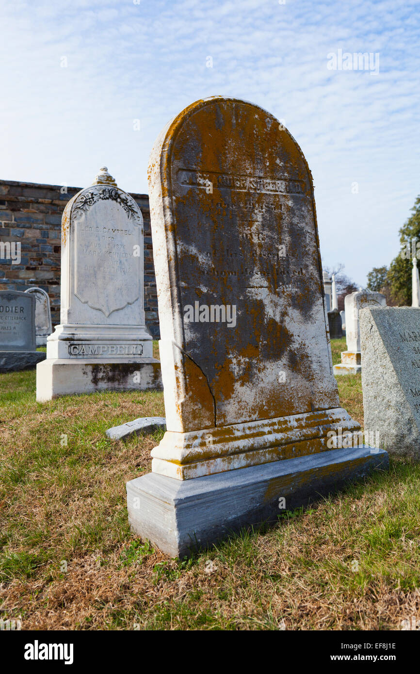 Alte Grabsteine auf dem Congressional Cemetery - Washington, DC USA Stockfoto