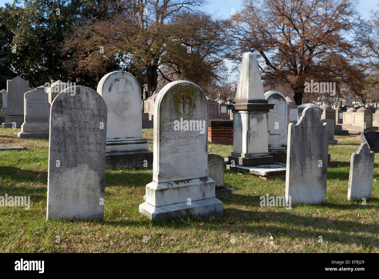 Alte Grabsteine auf dem Congressional Cemetery - Washington, DC USA Stockfoto