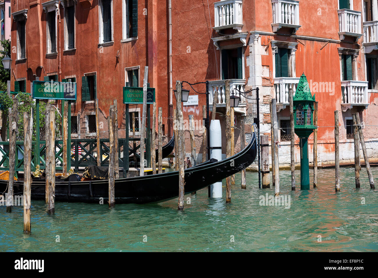 Angedockte Gondeln. Venedig, Italien Stockfoto
