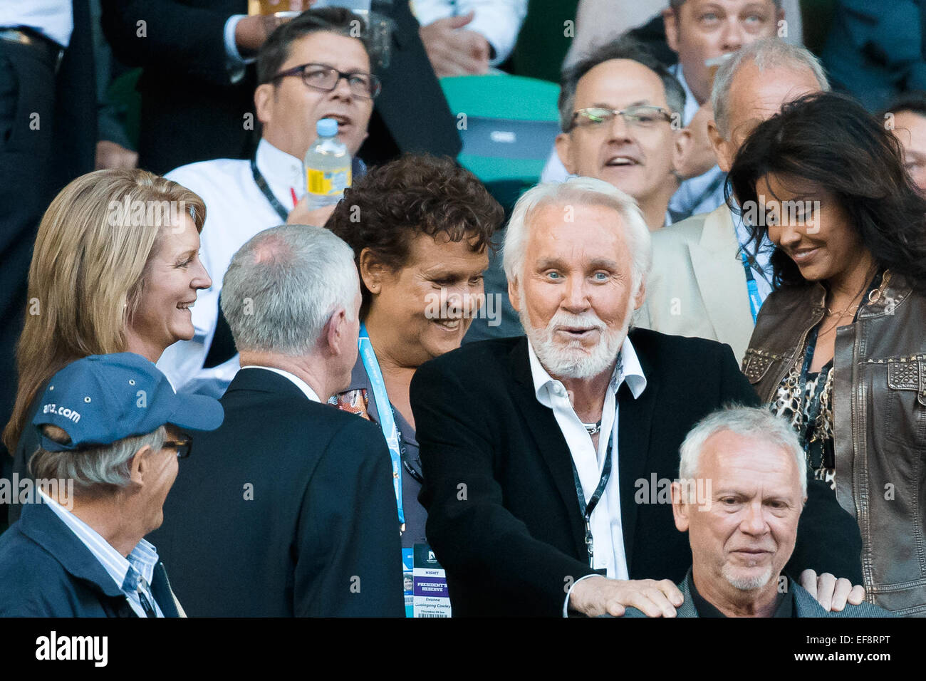 Melbourne, Australien. 29. Januar 2015. Kenny Rogers und Evonne Goolagong Cawley beobachten das Halbfinale zwischen 6. Samen Andy Murray (GBR) und 7. Samen Tomas Berdych (CZE) am Tag Elf des 2015 Australian Open Grand-slam-Tennis-Turnier im Melbourne Park in Melbourne, Australien zu entsprechen. Sydney Low/Cal-Sport-Medien. Bildnachweis: Csm/Alamy Live-Nachrichten Stockfoto