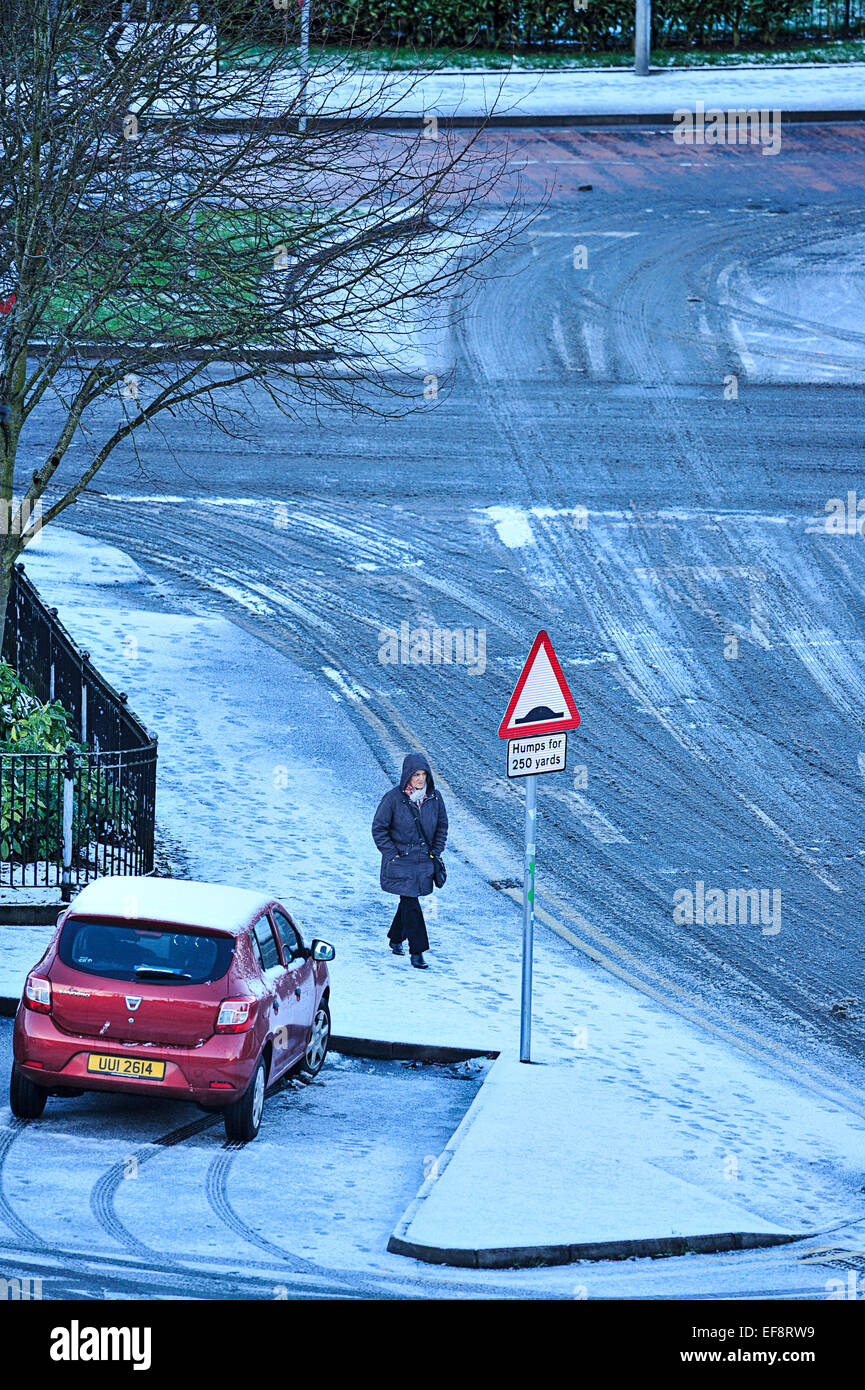 Londonderry, Nordirland. 29. Januar 2015. UK Wetter Schnee in Londonderry. Straßenglätte in Londonderry (Derry) in Nordirland. Mehr Schnee dürfte für viele Teile von Nordirland und Großbritannien Morgen Kredit: George Sweeney/Alamy Live News Stockfoto