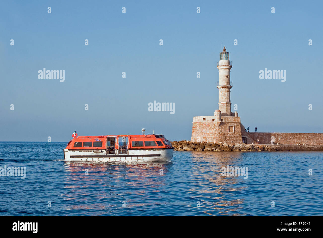 Ausschreibung von einem Kreuzfahrtschiff in Hafen von Chania, Kreta, Passagiere zu sammeln, nach ein Ufer Besuch Stockfoto