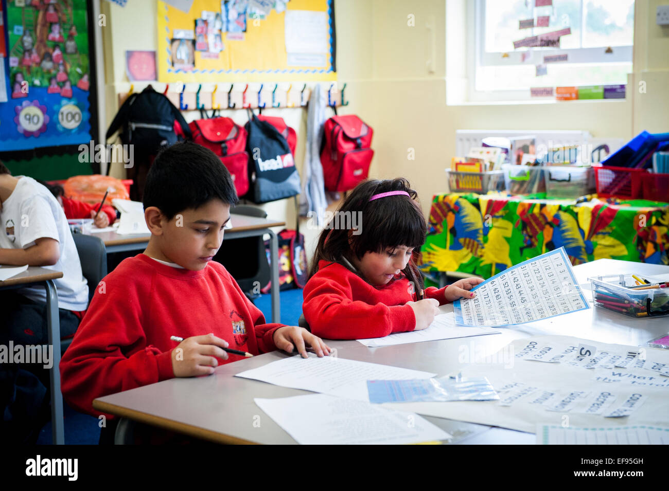 Kinder studieren in London Grundschulklasse, uk Stockfoto