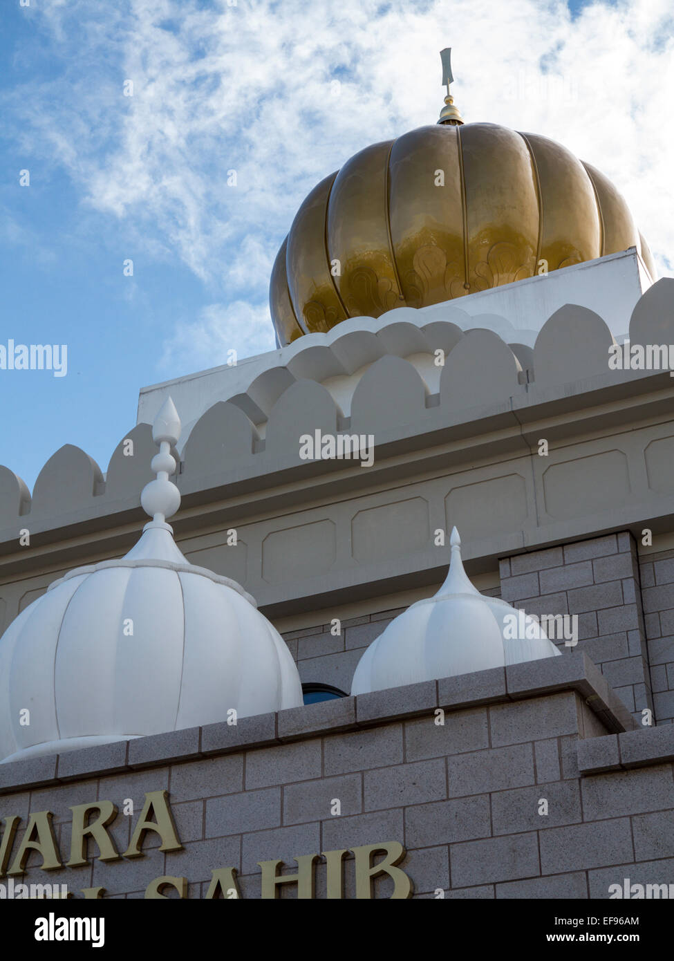 Kuppeln auf der neu gebauten Sikh Gurdwara in Glasgow, Schottland Stockfoto