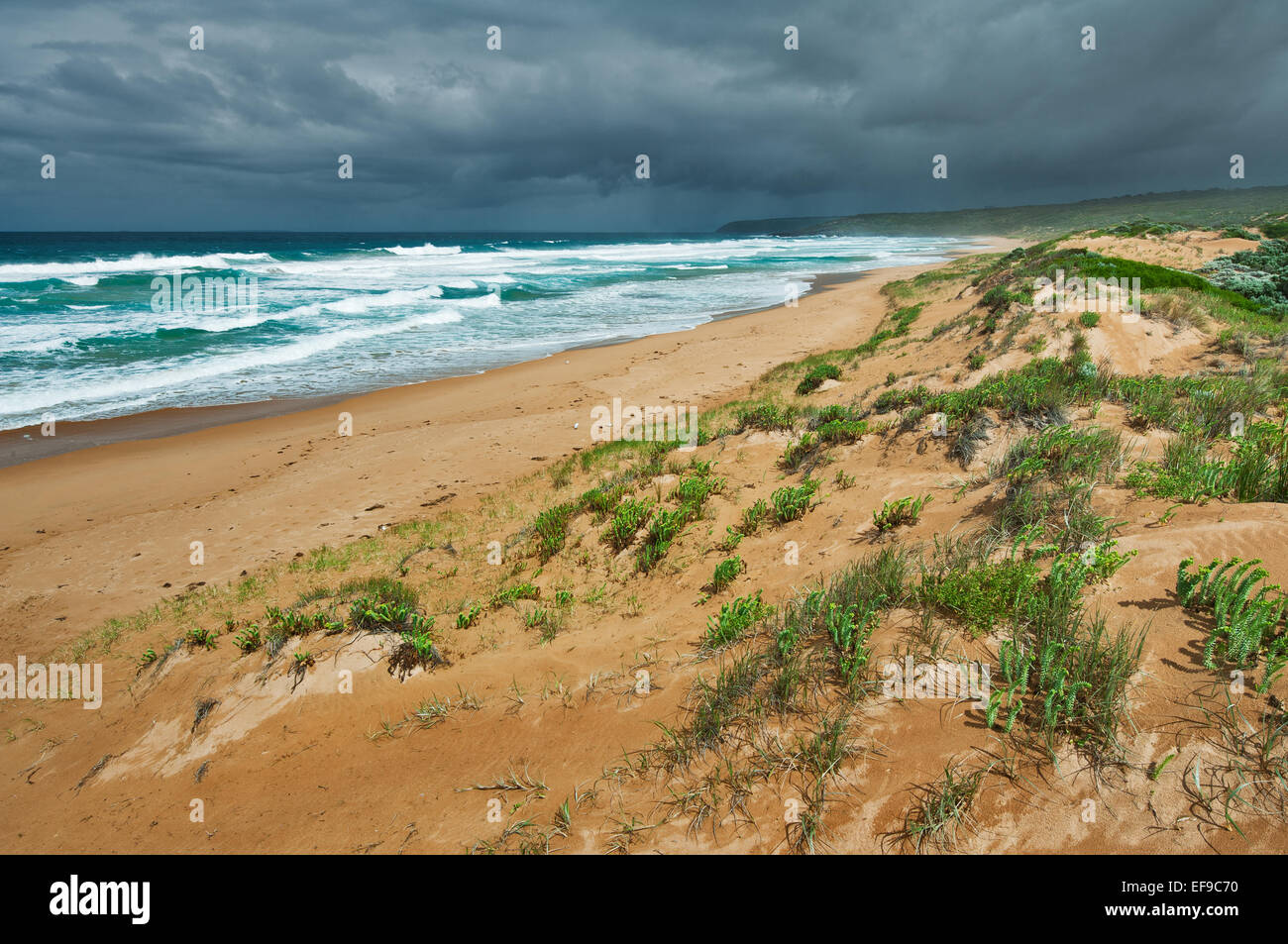 Ein Gewitter nähert sich Waitpinga Strand. Stockfoto