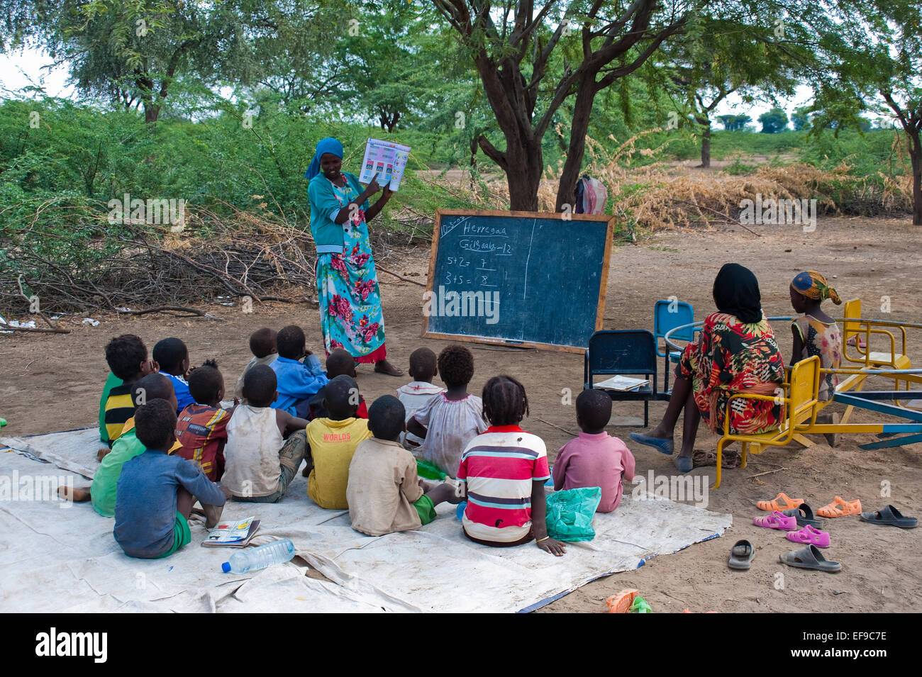 Schule in einem kleinen Dorf, bewohnt von den Kereyu Stammesmitglieder (Äthiopien) Stockfoto