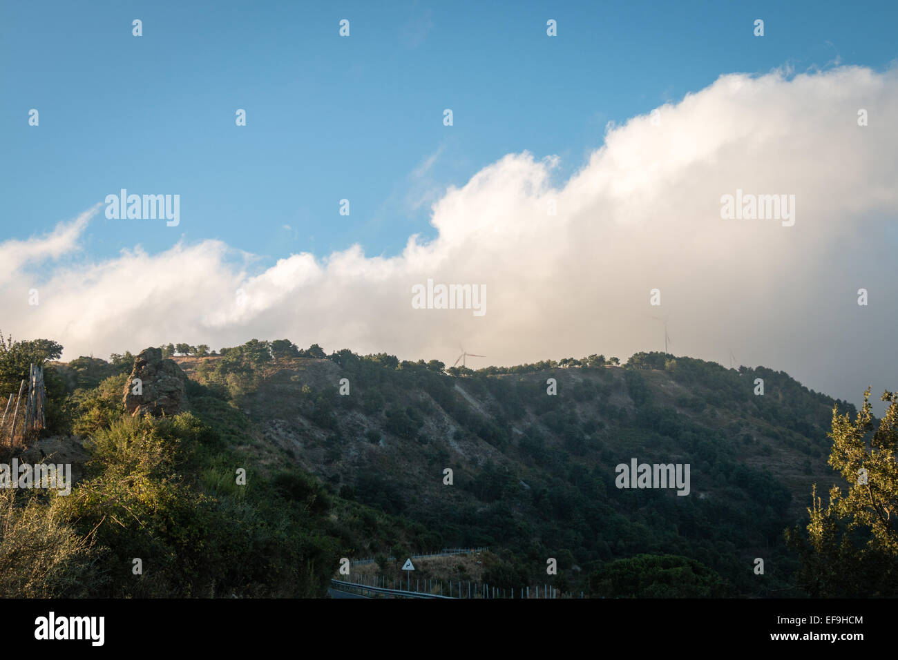 Wind-Generatoren in Nebrodi Berg Siziliens Stockfoto
